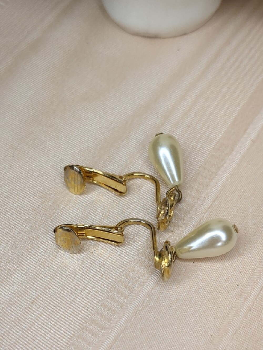 Vintage Pearl Drop Earrings Gold Rose Baroque Clip-on Mid Century - Picture 8 of 8